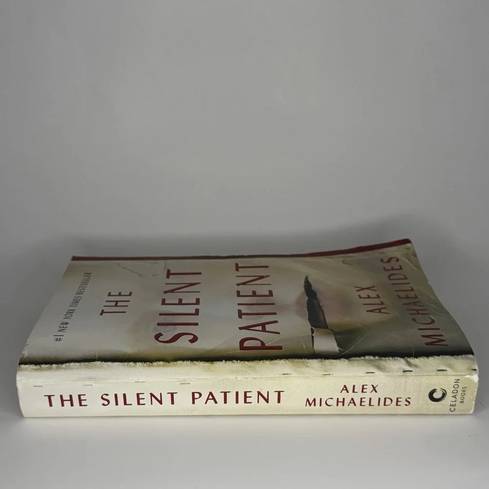 The Silent Patient by Alex Michaelides Trade Paperback, Celadon Books (2021)